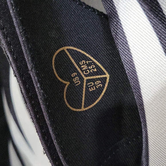 Hot Chocolate Design Black Birds Sandal - Picture 12 of 16